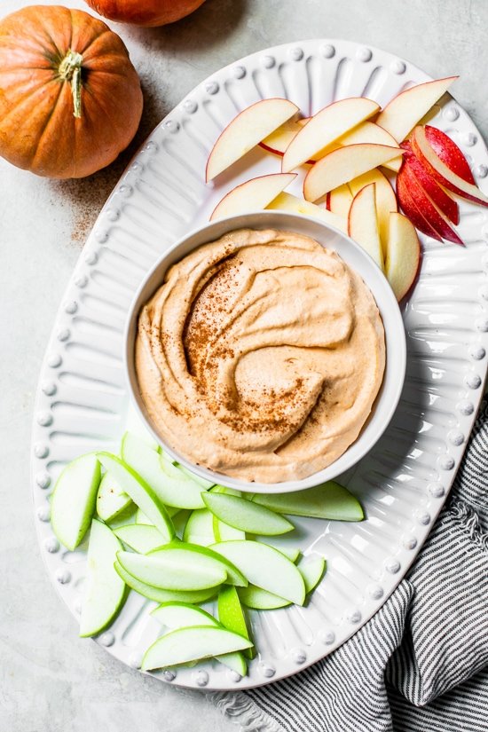 Pumpkin Pie Dip with sliced apples.