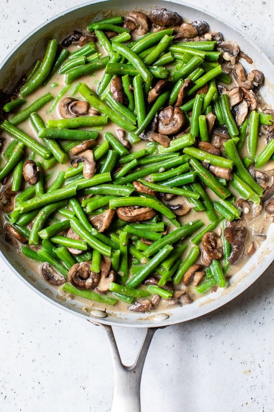 green beans and mushrooms in a skillt.